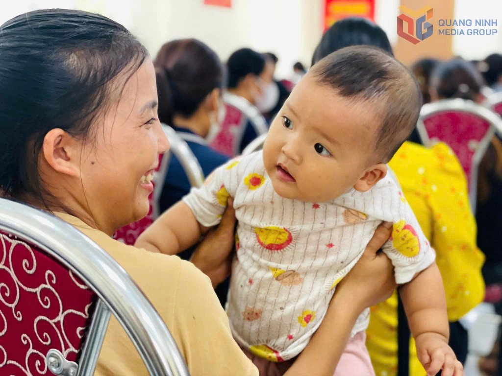 bìa mẹ và e