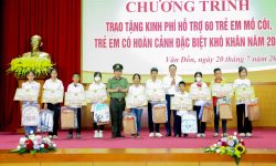 2125748_lanh_dao_cong_an_tinh_huyen_van_don_trao_ho_tro_cho_tre_mo_coi_tre_co_hoan_canh_kho_khan_tren_dia_ban_huyen_van_don_anh_quoc_xa_cong_an_tinh_21234414