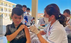 2125749_trung_tam_y_te_huyen_dam_ha_to_chuc_tiem_vac_xin_cho_tre_em_tren_dia_ban_21355814